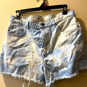 Zara short size 12 but it comes small